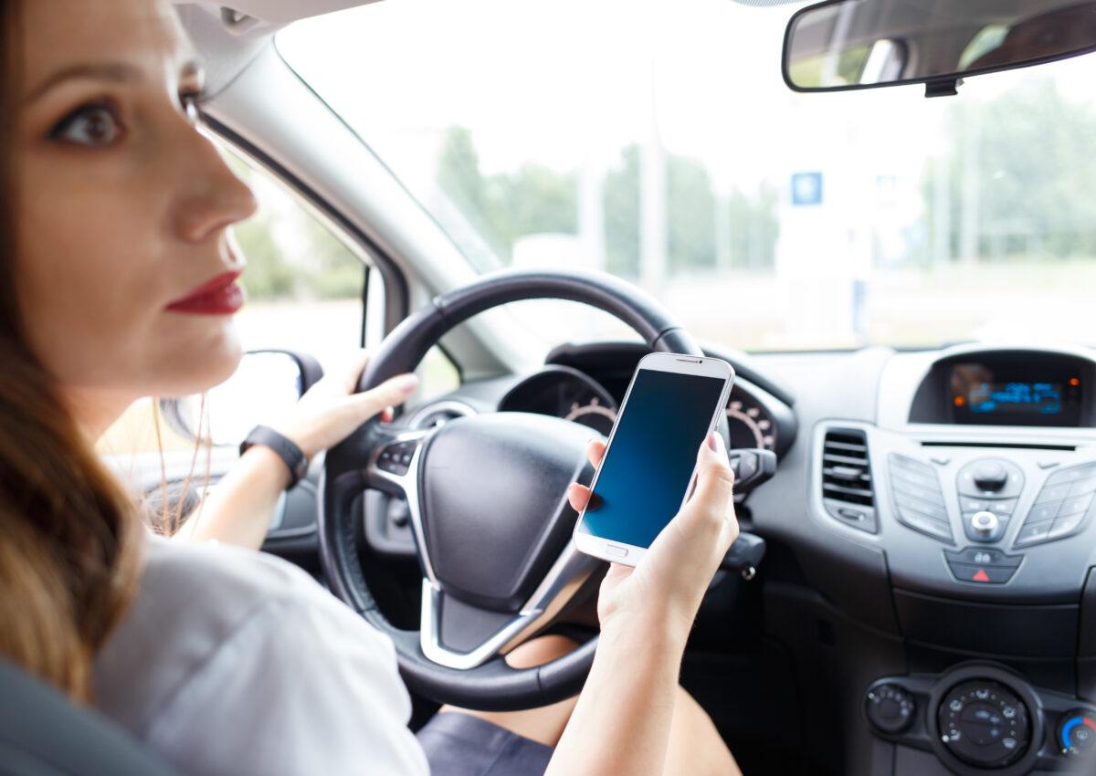 driver driving distracted with phone in hand